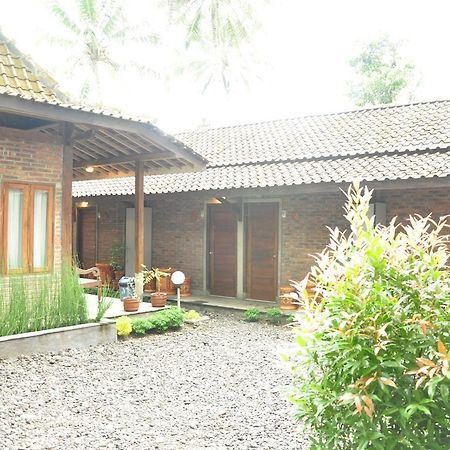 Cempaka Guest House Magelang Eksteriør billede